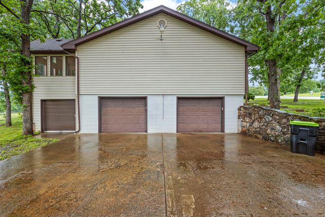 1004 White Oak Drive, El Dorado Springs, MO 64744