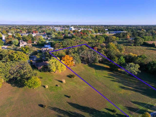 1004 White Oak Drive, El Dorado Springs, MO 64744