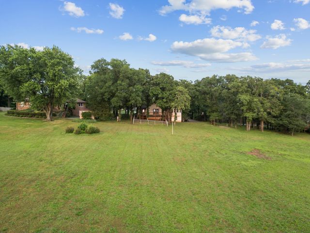 1004 White Oak Drive, El Dorado Springs, MO 64744