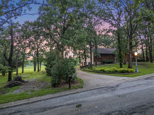 1004 White Oak Drive, El Dorado Springs, MO 64744