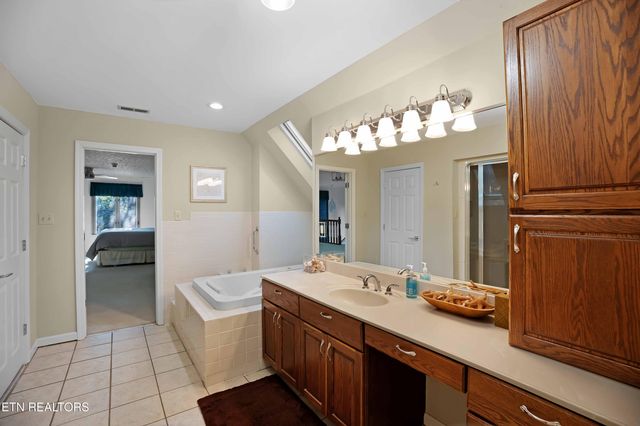 102 Daksi Way, Loudon, TN 37774