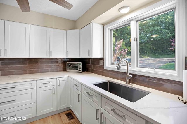 102 Daksi Way, Loudon, TN 37774