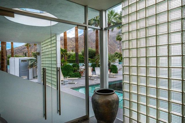 520 W ViA Lola, Palm Springs, CA 92262