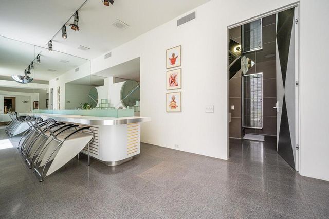 520 W ViA Lola, Palm Springs, CA 92262