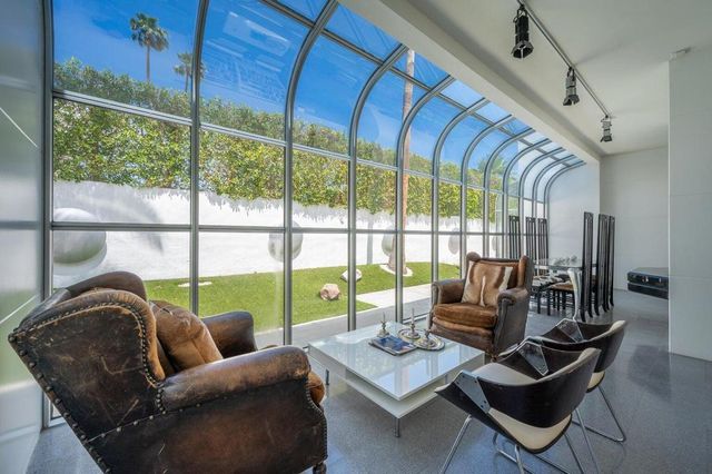 520 W ViA Lola, Palm Springs, CA 92262