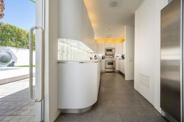 520 W ViA Lola, Palm Springs, CA 92262