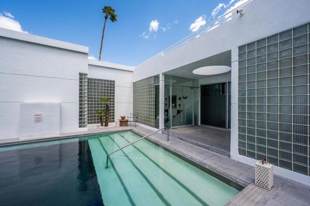 520 W ViA Lola, Palm Springs, CA 92262