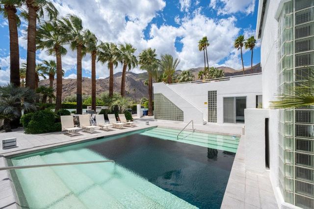 520 W ViA Lola, Palm Springs, CA 92262