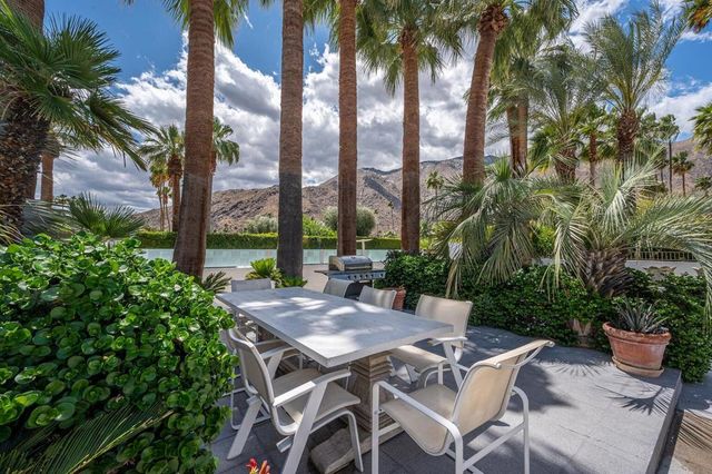520 W ViA Lola, Palm Springs, CA 92262