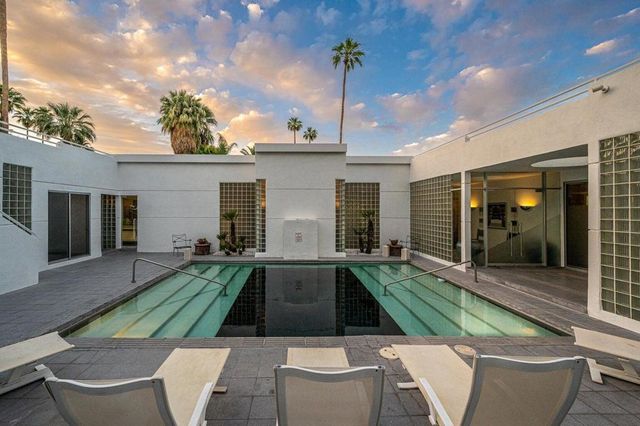520 W ViA Lola, Palm Springs, CA 92262