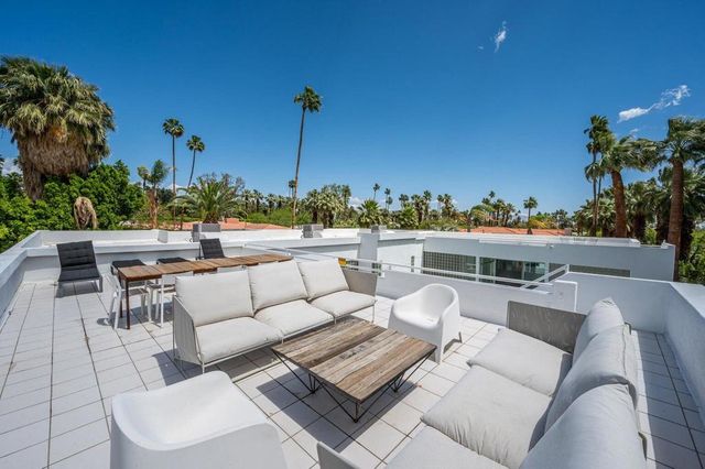 520 W ViA Lola, Palm Springs, CA 92262
