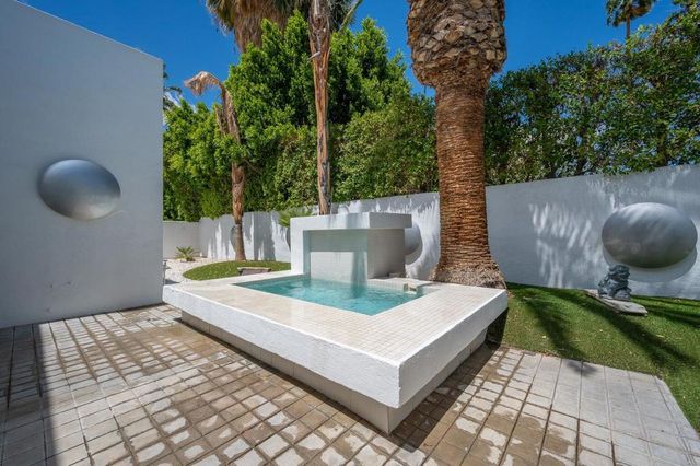 520 W ViA Lola, Palm Springs, CA 92262