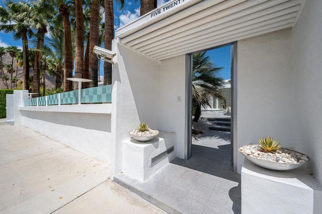 520 W ViA Lola, Palm Springs, CA 92262