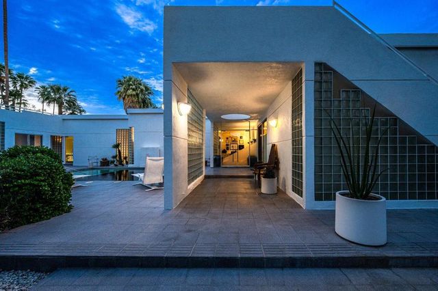 520 W ViA Lola, Palm Springs, CA 92262