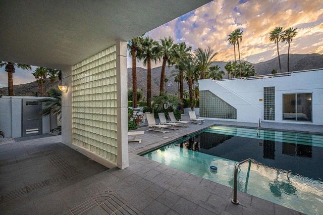 520 W ViA Lola, Palm Springs, CA 92262