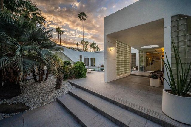 520 W ViA Lola, Palm Springs, CA 92262
