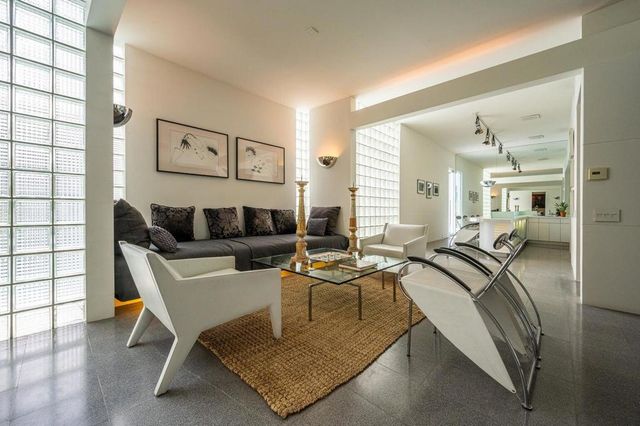 520 W ViA Lola, Palm Springs, CA 92262