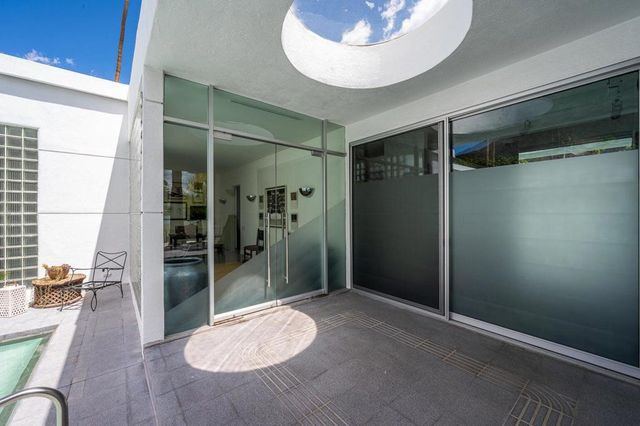 520 W ViA Lola, Palm Springs, CA 92262