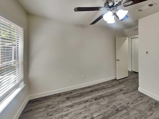 6 Canyon Oak Place, The Woodlands, TX 77380