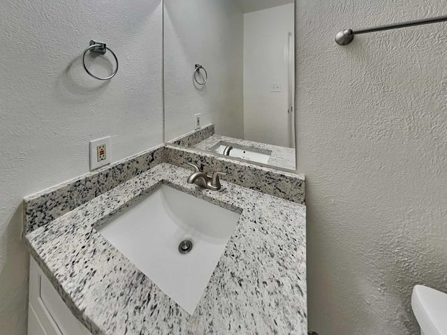 6 Canyon Oak Place, The Woodlands, TX 77380