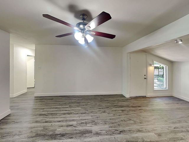 6 Canyon Oak Place, The Woodlands, TX 77380