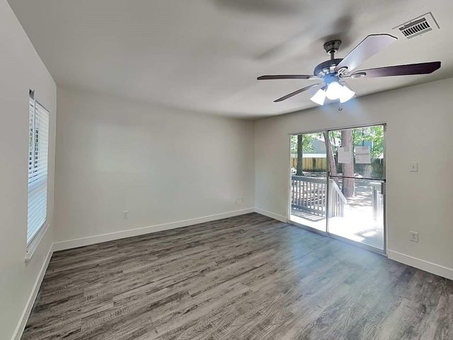 6 Canyon Oak Place, The Woodlands, TX 77380