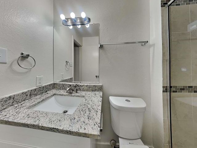 6 Canyon Oak Place, The Woodlands, TX 77380