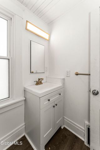 40 Brunswick Road, Troy, NY 12180