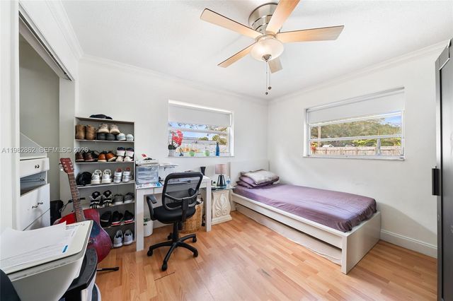 1040 SW 66th Avenue, Pembroke Pines, FL 33023