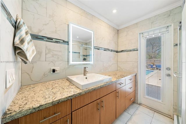 1040 SW 66th Avenue, Pembroke Pines, FL 33023