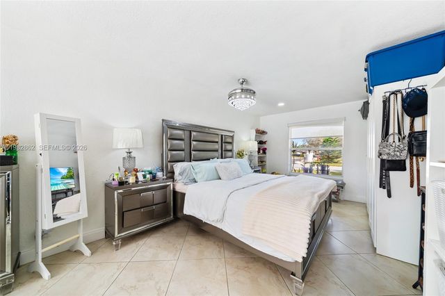 1040 SW 66th Avenue, Pembroke Pines, FL 33023