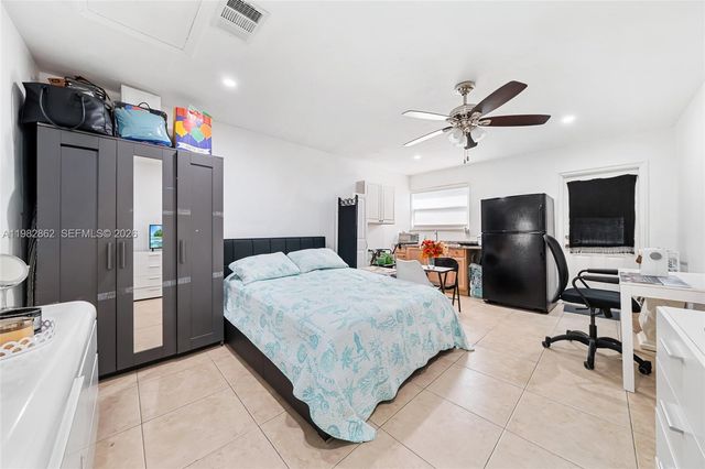1040 SW 66th Avenue, Pembroke Pines, FL 33023
