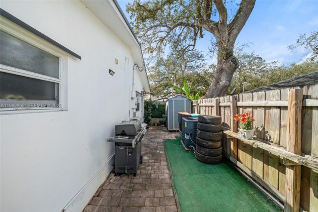 1040 SW 66th Avenue, Pembroke Pines, FL 33023
