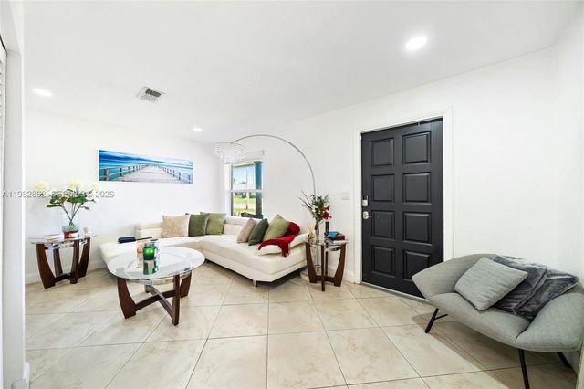 1040 SW 66th Avenue, Pembroke Pines, FL 33023