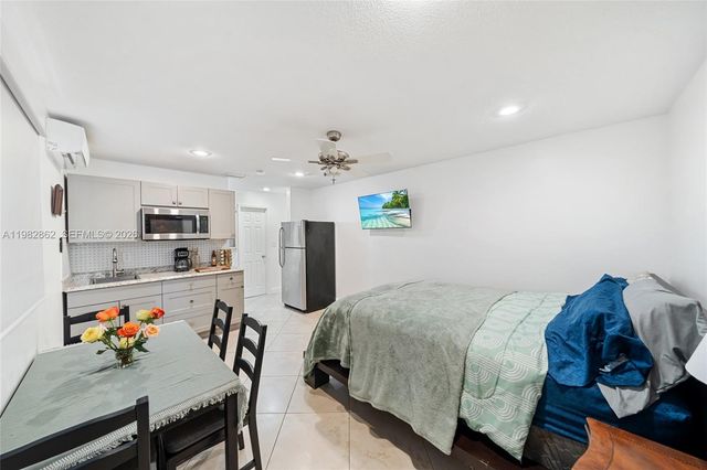 1040 SW 66th Avenue, Pembroke Pines, FL 33023