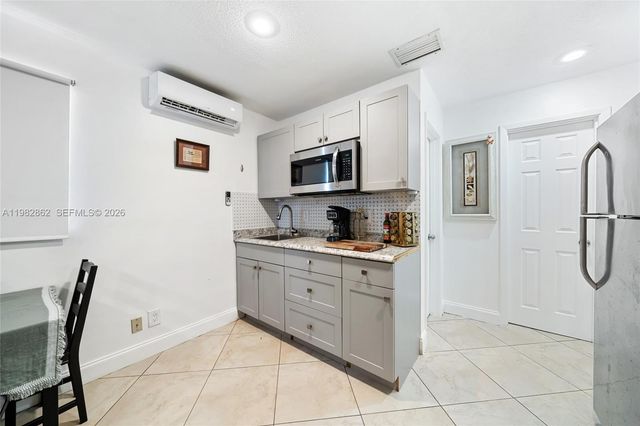 1040 SW 66th Avenue, Pembroke Pines, FL 33023