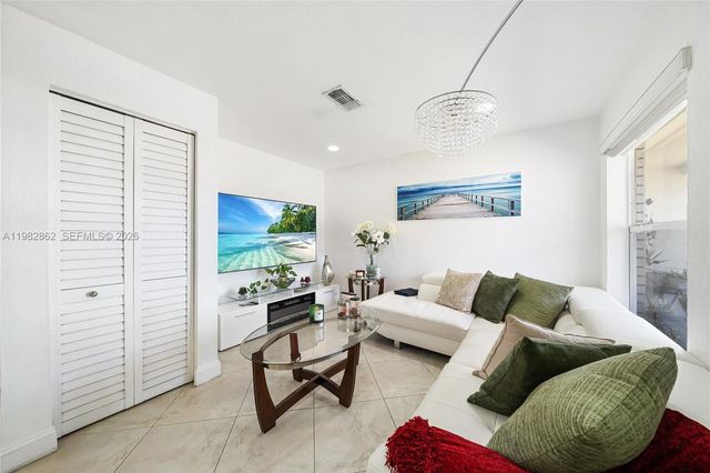 1040 SW 66th Avenue, Pembroke Pines, FL 33023