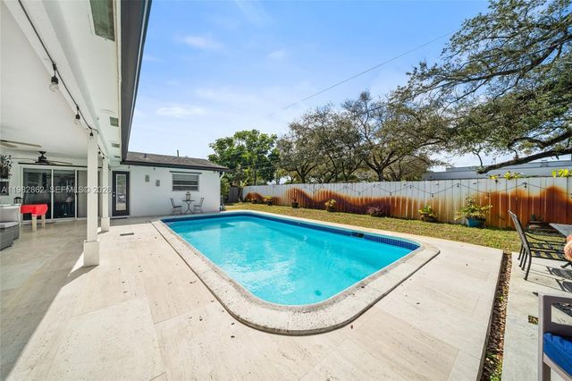 1040 SW 66th Avenue, Pembroke Pines, FL 33023