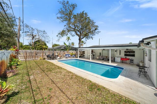 1040 SW 66th Avenue, Pembroke Pines, FL 33023