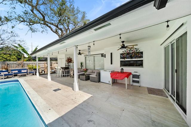 1040 SW 66th Avenue, Pembroke Pines, FL 33023
