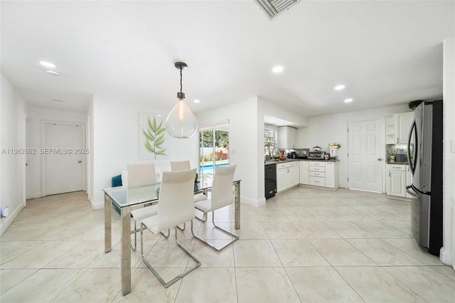 1040 SW 66th Avenue, Pembroke Pines, FL 33023