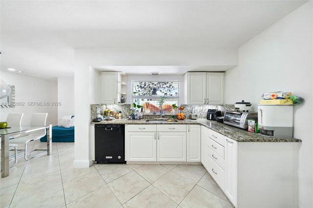 1040 SW 66th Avenue, Pembroke Pines, FL 33023