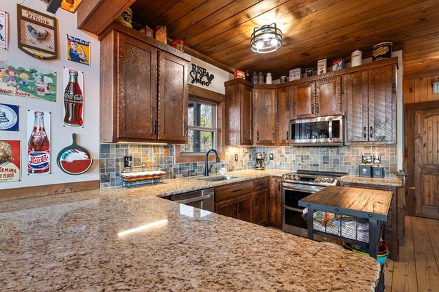 729 Wilderness Creek Way, Murphy, NC 28906