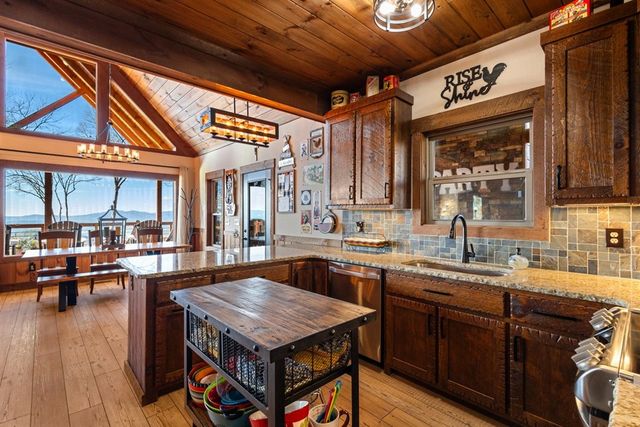 729 Wilderness Creek Way, Murphy, NC 28906