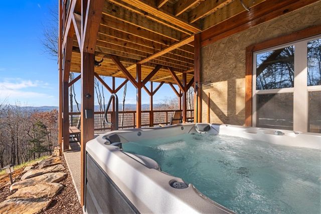 729 Wilderness Creek Way, Murphy, NC 28906