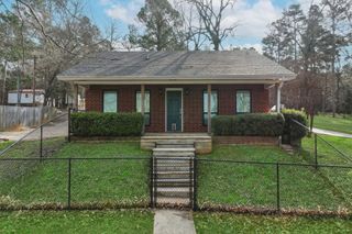 3075 E Lake Drive, Gladewater, TX 75647