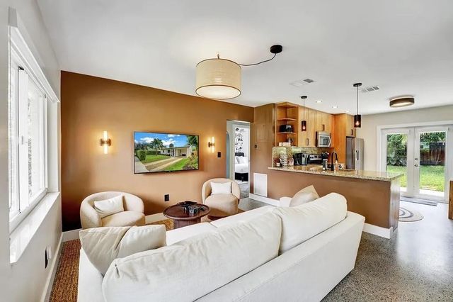 820 NE 17th Street, Fort Lauderdale, FL 33305