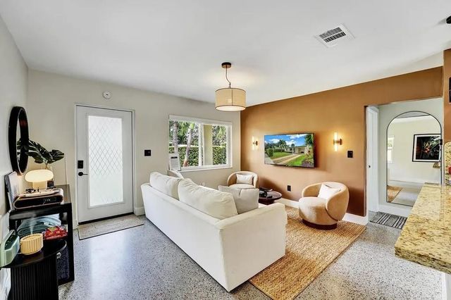 820 NE 17th Street, Fort Lauderdale, FL 33305