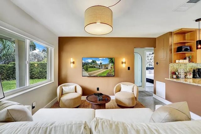 820 NE 17th Street, Fort Lauderdale, FL 33305