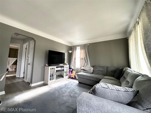 28417 Barton Street, Garden City, MI 48135